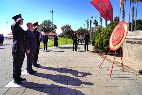 Cumhuriyet'in 101. Yıldönümü Münasebetiyle Çelenk Koyma Töreni Gerçekleştirildi.